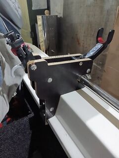 От оригинала остались зажим и упор: доработки держателя своими руками