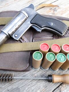 Сигнальные средства: ракетница порой лучше «пукалки»