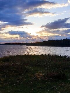 После шторма: ветер выл всю ночь, снимали с избы — вечер спокойней