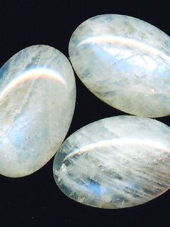 Чупа и камни: слюда мусковит и беломорит — лунный камень встречается?