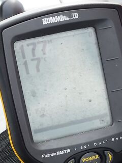 Под скалой ловили: один раз клев бешеный, тогда же окуня взяли