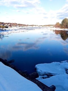 От Чупы в сторону Чкаловского лёд, рыбаки стоят, по утрам −7; Пулонга открылась