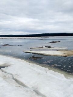 Конец залива у Чупы: жидкой воды всё больше, готовим лодку