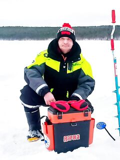 Керчаки у причала перед стартом — морская рыбалка в губе, креветки уходит много