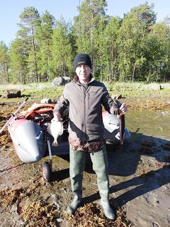 Лодки 330 и 370, самодур на селёдку и камбалу: рыбалка в августовскую волну у Чупы