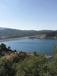 Канавью и червяк на крючке