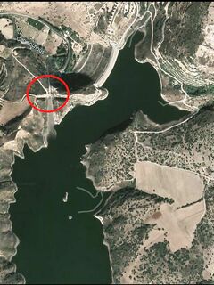 Место на Эврету с поручнями и плиткой