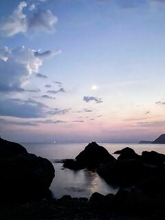 Классные места на черном море в Крыму куда можно добраться на лодке.