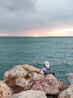 Монстр на дамбе и электричка под водой