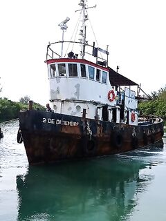 Большой канал Варадеро: тихая вода и рыба внизу
