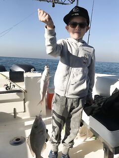 Дубай — семейная рыбалка с ребёнком, Коля обловил всех