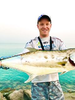 Волнорезы Абу-Даби: береговая рыбалка стабильна