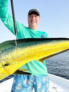 Фуджейра: морская рыбалка по махи после паузы, поппер и живец