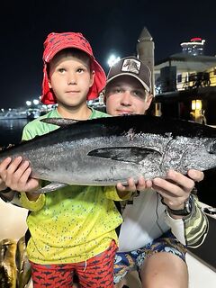 Фуджейра, танкеры и котлы, морская рыбалка по тунцу и махи