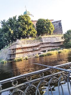 Выборг, 30 августа: поплавок у стен замка