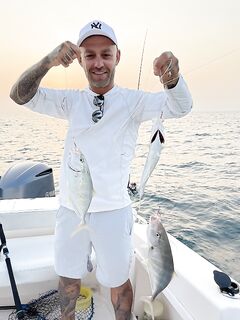 Дальний марш и Yellow Spot Trevally на 18–22 г, мелкая барракуда