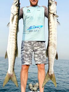 Лето в ОАЭ не отключает клев — 10–15 км от Дубая уже достаточно