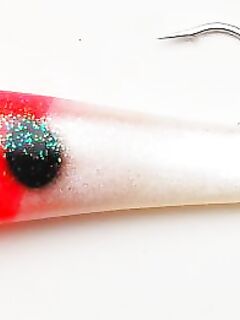 Норвегия, любимый пилькер для морской рыбалки остаётся фаворитом «розовый» тоже в деле