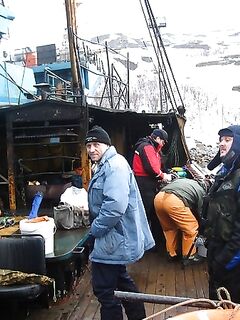 Отвалили от берега у Рыбачьего и разложились по каютам