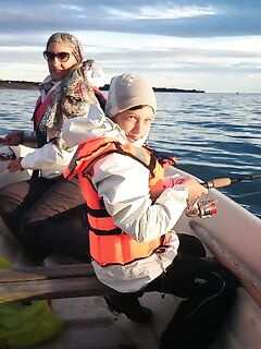 Стокгольм каналы лодка и гребля с ребёнком