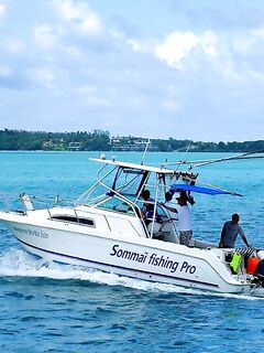 Новая лодка с именем на борту