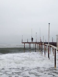 Анталия: шторм, разобранные пирсы и ракушка вместо железа