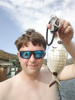 Хлебная корка через бомбарду победила резину на семейном пляже