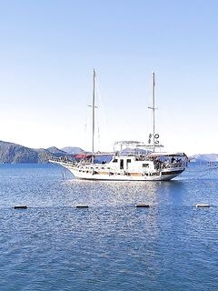 Белый Duo Spearhead 7 см остался между камней Хисароню