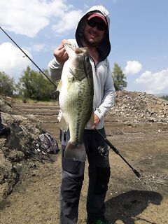 Околокилошный басс на Кипре зависит от тактики без лодки