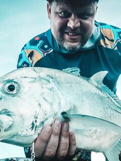 Буй в ста метрах от меня оказался сетью а трофей ударил в трех метрах от камней