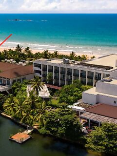 Швабра с катушкой как ведро и баррамунди напротив отеля в Бентоте