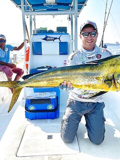 Махи-махи с 140 метров ударила в виб и тащила 25 минут у Фуджейры