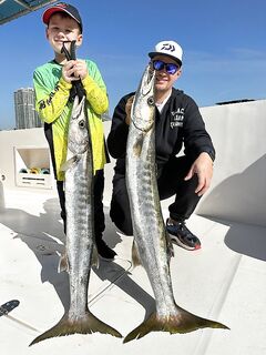 Сын в Дубае взял первую барракуду на 7,5 а моя мамка потянула на девять