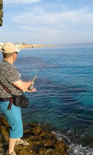 Кипр, Айя-Напа: утренняя прибрежная ловля рачками на техасе с поклевками