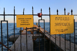 Евпатория: морская рыбалка с пирса на донку и техасский монтаж в море на рассвете и закате