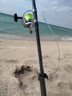 Рыбалка на Чёрном море: дальние забросы за кефалью и сарганом в сильный ветер