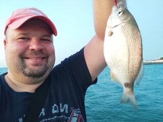 Первая рыбалка в Адлере на Чёрном море: карасик у дна на МДЖ с форелевой блесной