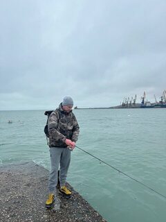 Феодосия, Чёрное море: береговая ловля на отводной поводок напротив ротонды