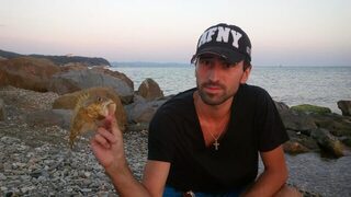 Вечерняя рыбалка с пляжа в Джубге на Черном море со спиннингом и микроджигом