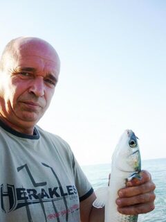 Чёрное море: утренняя ловля карасей на пилькер с рассвета у волнорезов