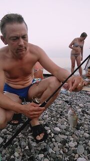 Абхазия, Лдзаа, Чёрное море: первая вечерняя морская рыбалка береговым спиннингом с пляжа