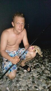 Абхазия, Лдзаа, Чёрное море: первая вечерняя морская рыбалка береговым спиннингом с пляжа