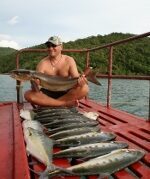 Таиланд: морская ловля квинов, кобии и джеков в дни с переменчивой погодой