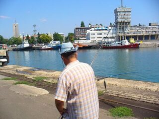 Сингиль в порту Бургаса: морская ловля в жару при свежем восточном ветре