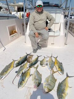 Морская рыбалка в ОАЭ на живца, воблеры и поппер с махи-махи и каранксом