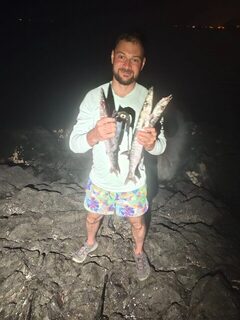 Морская рыбалка в ОАЭ с сапборда у каменного мыса на вечернем выходе в море