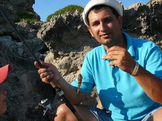 Греция, Родос: береговая рыбалка в Фалираках с хлебом и маленькими воблерами