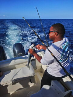 Рыбалка в Доминикане: выход в море из Bayahibe, троллинг с лодки и кастинговая удочка