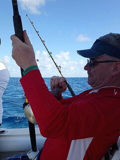 Рыбалка в Доминикане: выход в море из Bayahibe, троллинг с лодки и кастинговая удочка