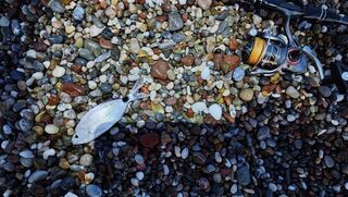 Турция, Алания: вечерняя морская рыбалка с пляжа у подводных камней на червей